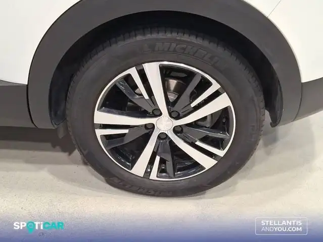 Peugeot 3008 view 11