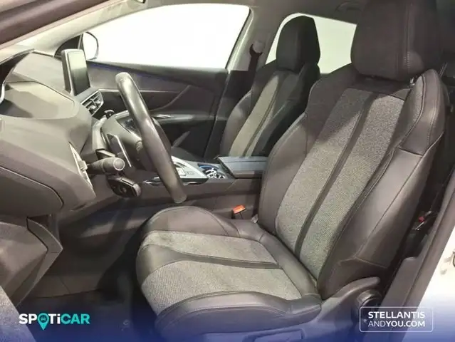 Peugeot 3008 view 9