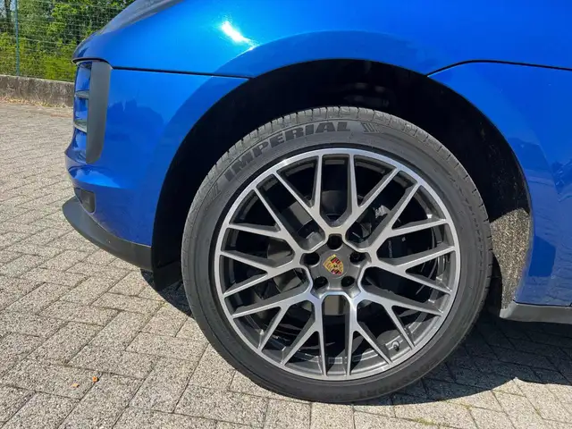 Porsche Macan view 5