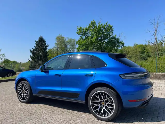 Porsche Macan view 3