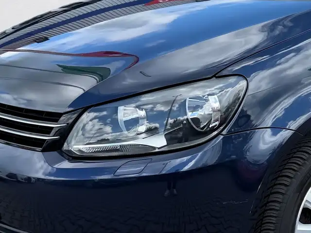 Volkswagen Touran view 2