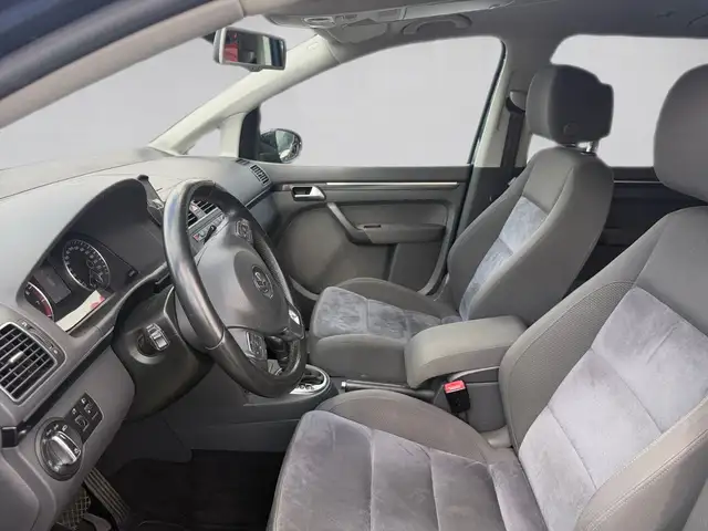 Volkswagen Touran view 11