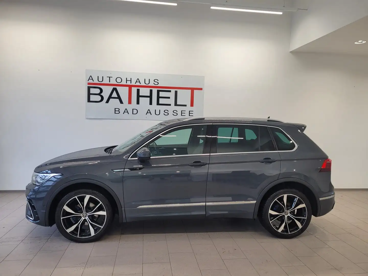 Volkswagen Tiguan R-Line TDI SCR 4MOTION DSG Gris - 2