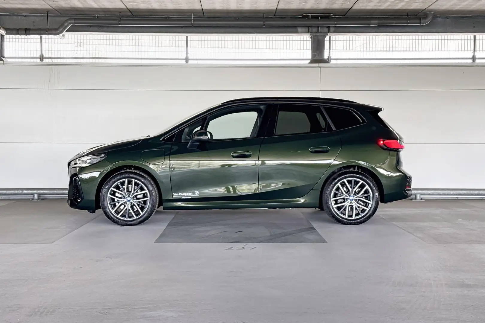 BMW 225 2 Serie Active Tourer 225e xDrive Groen - 2