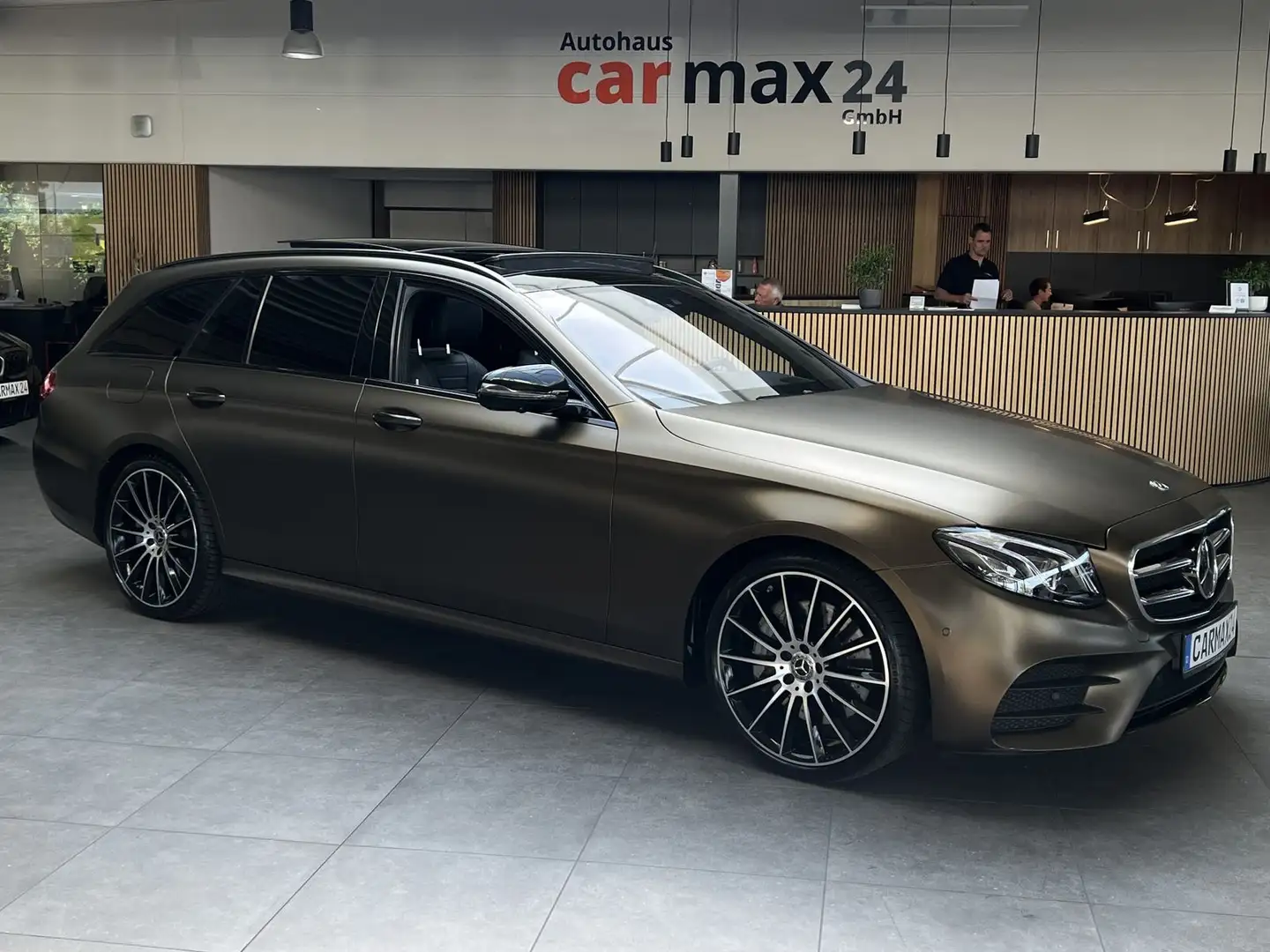 Mercedes-Benz E 400 E E 400 4Matic AMG Pano WideScreen AHK Airmatic Brun - 1