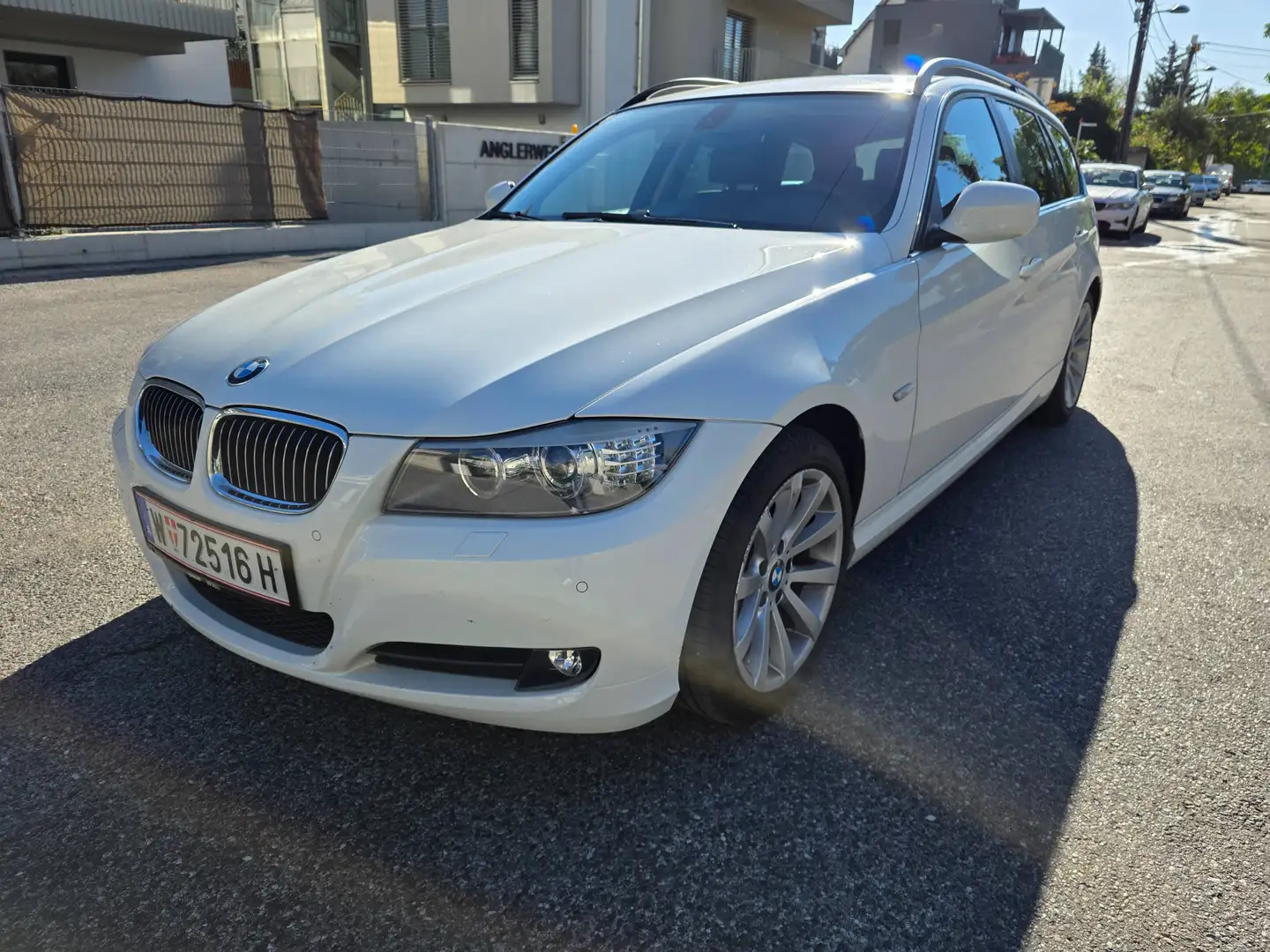 BMW 325 325d Touring Aut. Weiß - 2