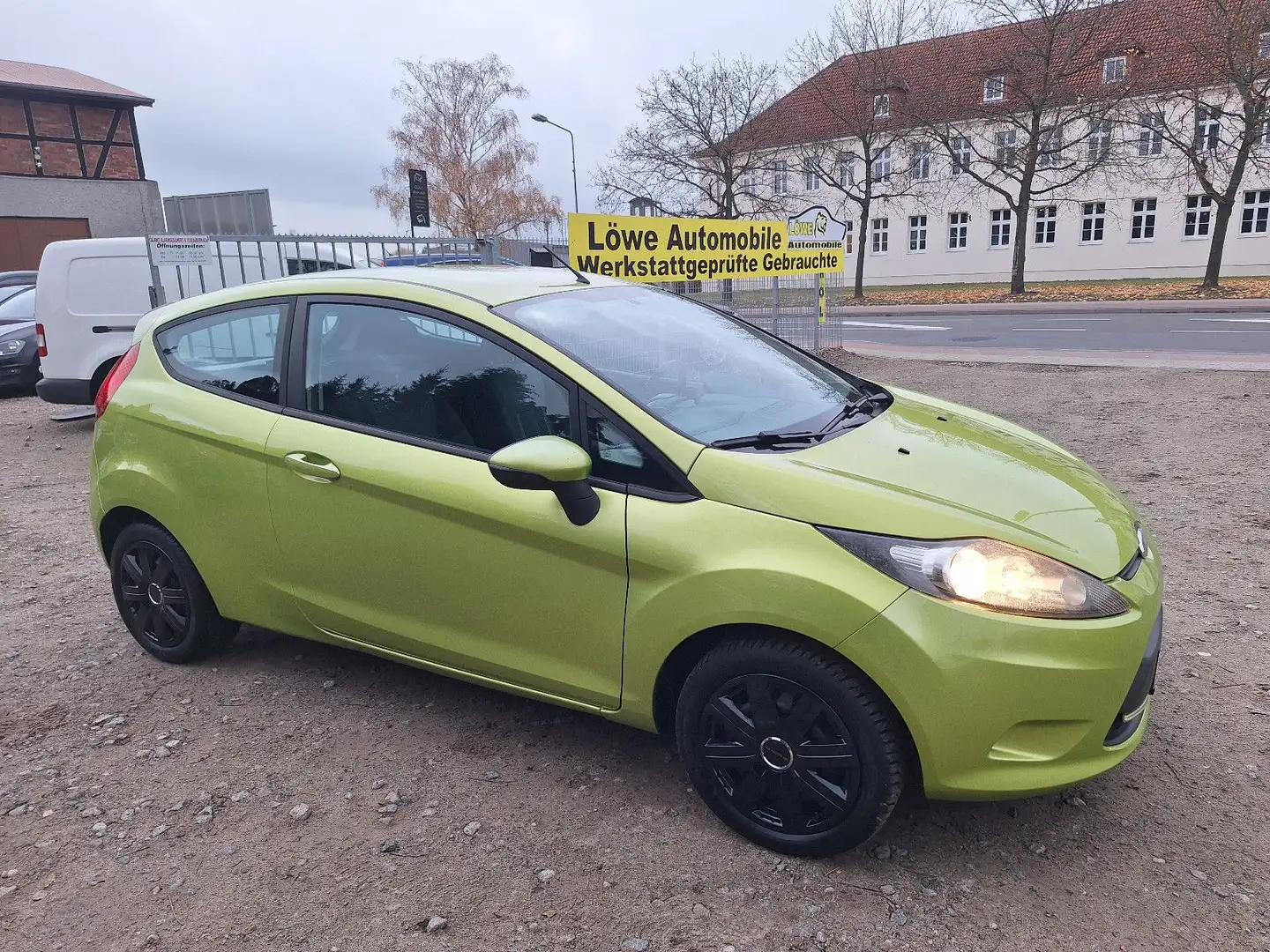 Ford Fiesta 1,25 60kW Titanium 2.deut.H. Tüv neu!! Grün - 1