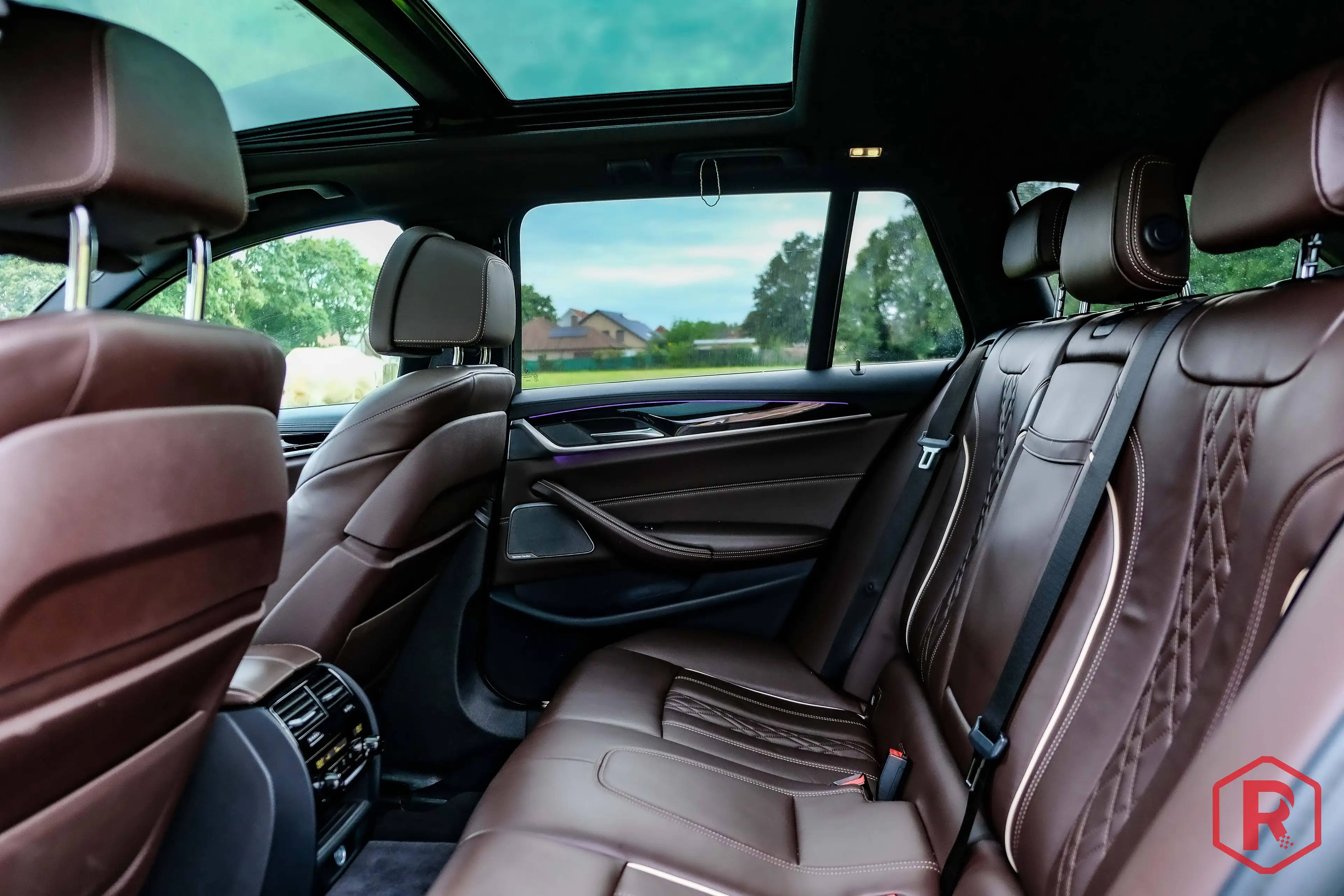 BMW 540 i xDrive Touring Pano HarmanKardon ACC — photo 11