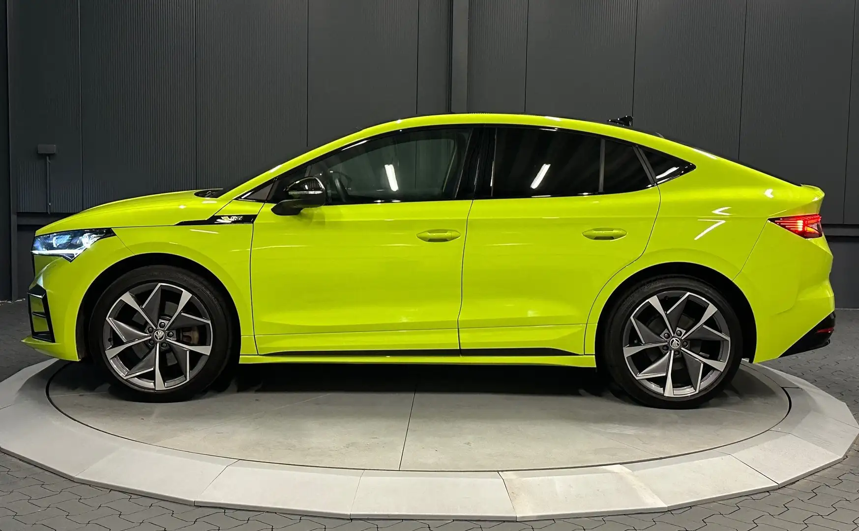 Skoda Enyaq Coupé RS Lounge *21Zoll*Wärmepumpe*AHK*HIFI* Grün - 2