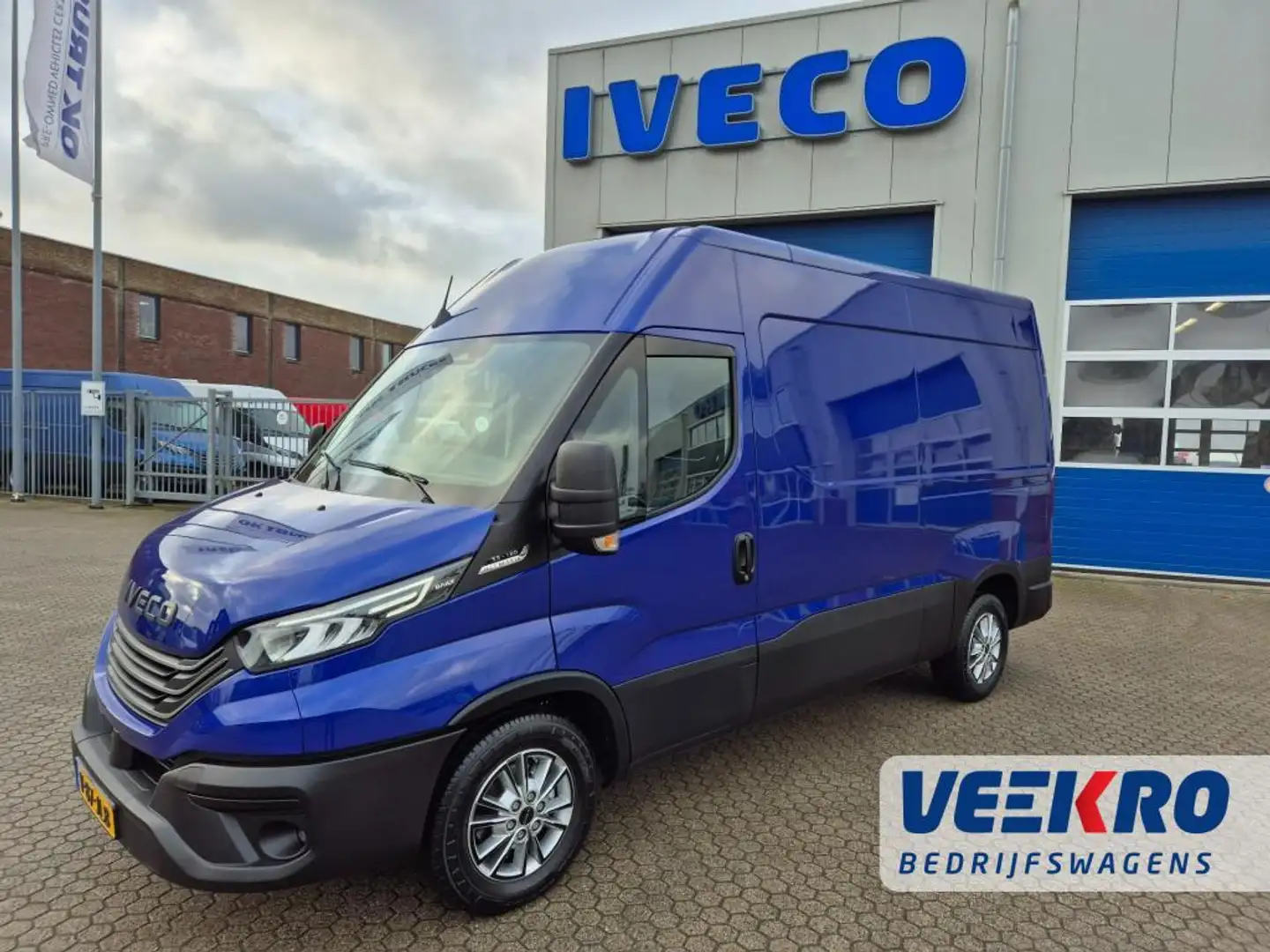 Iveco Daily 3500Kg 160PK automaat. UIT VOORRAAD LEVERBAAR! BPM Bleu - 2