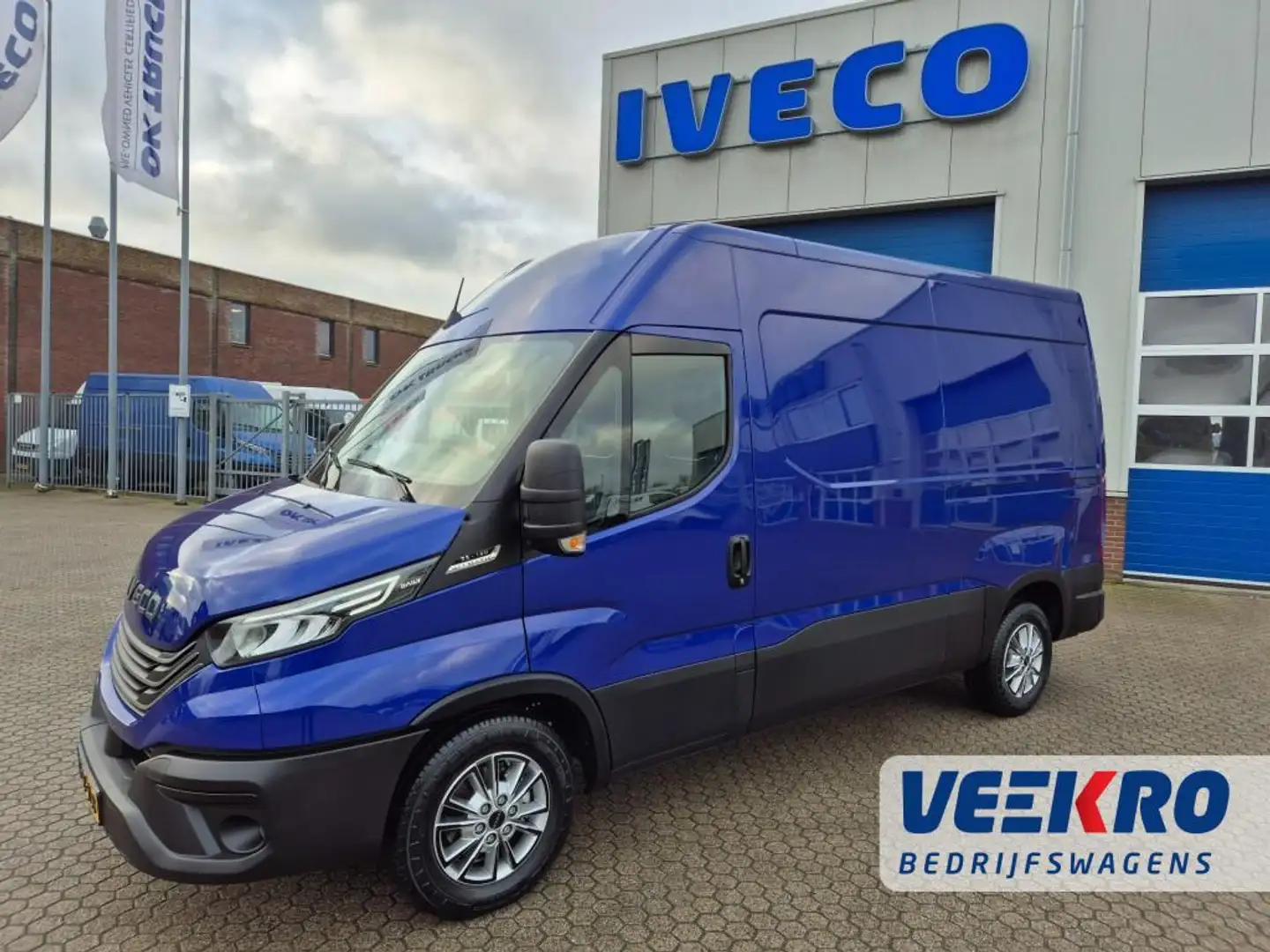 Iveco Daily 3500Kg 160PK automaat. UIT VOORRAAD LEVERBAAR! BPM Bleu - 1