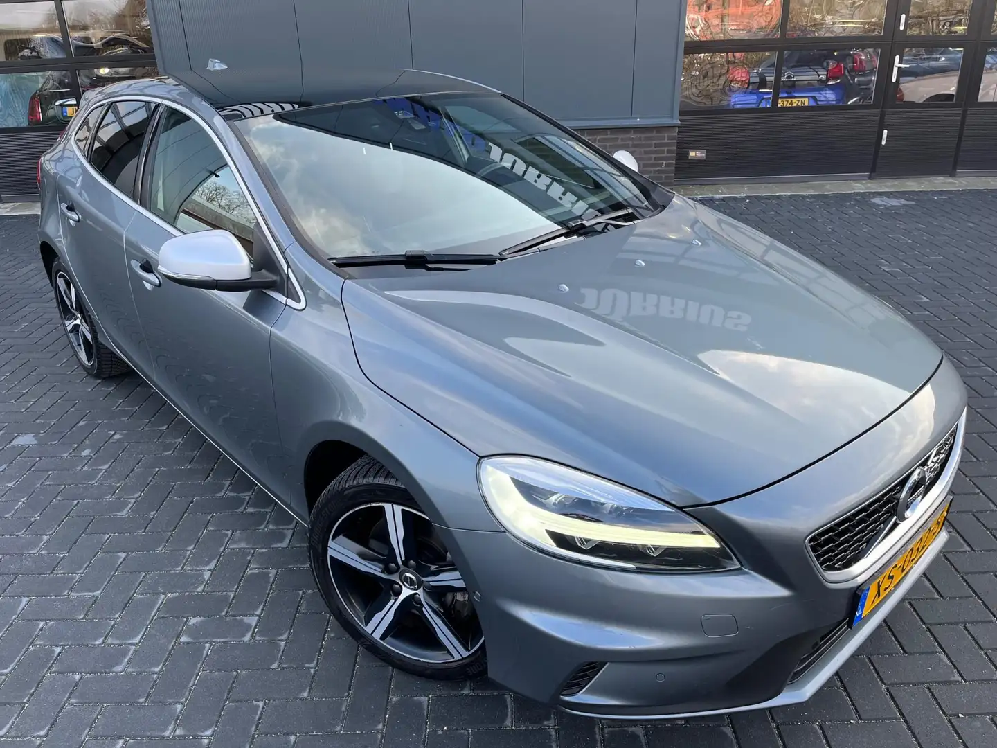 Volvo V40 1.5 T3 Polar+ Sport NL.Auto/Panoramadak/Trekhaak/F Grigio - 2