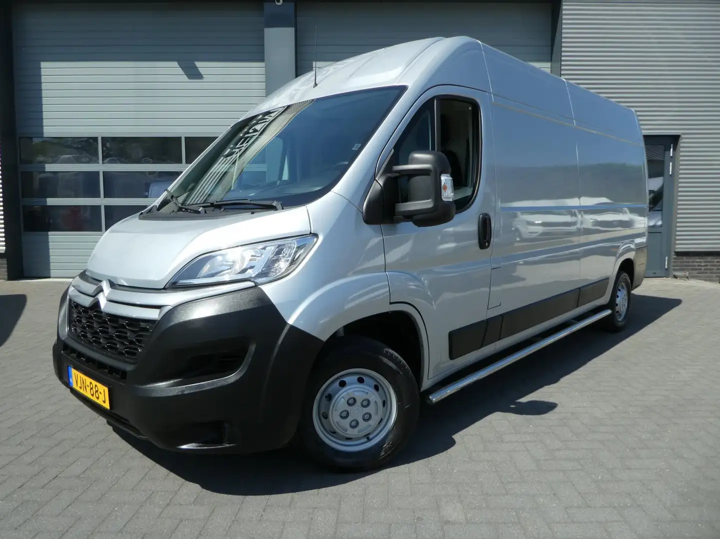 Citroen Jumper 33 2.2 BlueHDi 140 L3H2 airco camera navigatie Grijs - 1