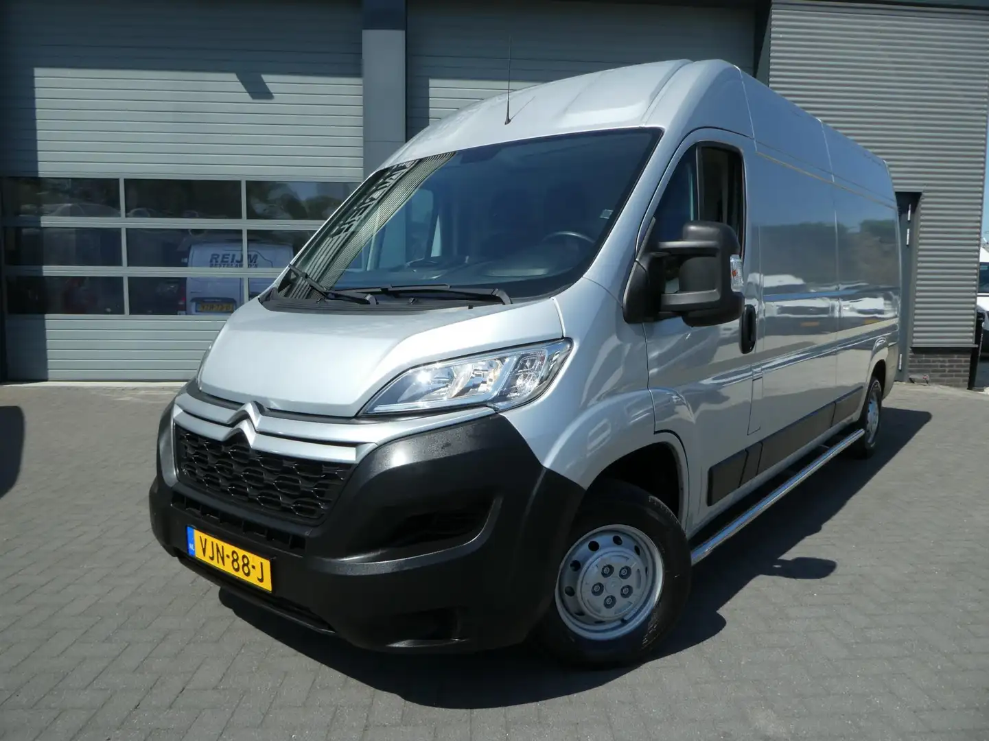 Citroen Jumper 33 2.2 BlueHDi 140 L3H2 airco camera navigatie Grijs - 2