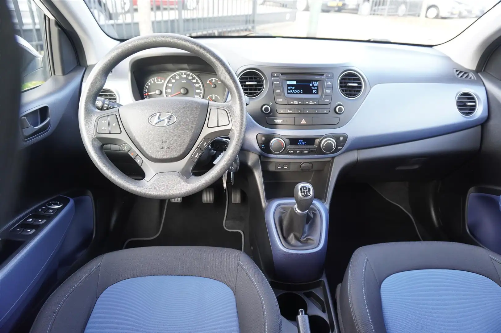 Hyundai i10 1.0i 66pk Blue Comfort Plus Clima 76.287 KM Wit - 2