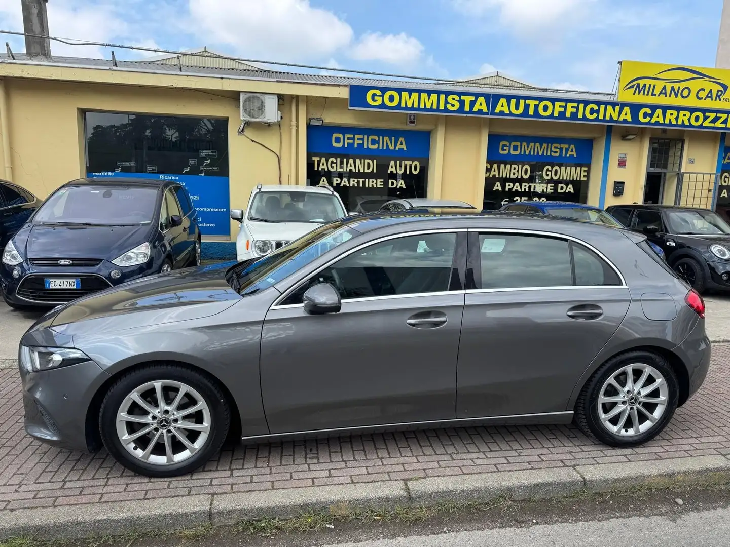 Mercedes-Benz A 180 A 180 d Business auto Gris - 2