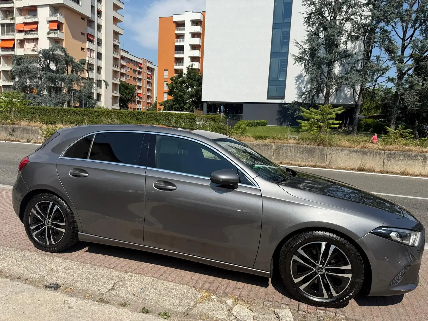 Mercedes-Benz A 180 A 180 d Business auto Grigio - 2