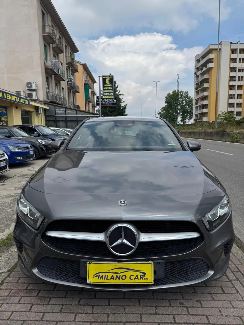 Mercedes-Benz A 180 A 180 d Business auto Gris - 1