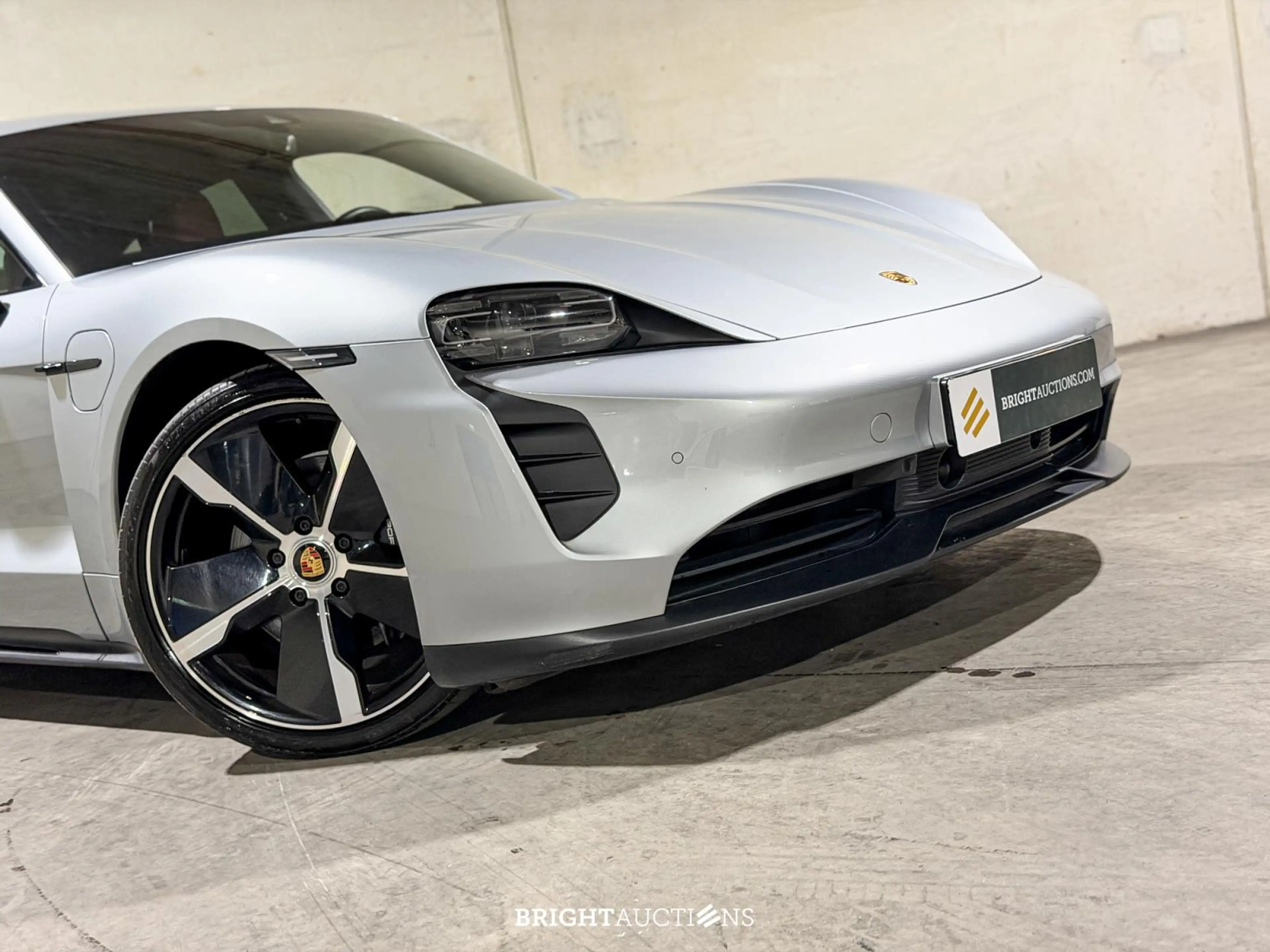 Porsche Taycan Performance — photo 15