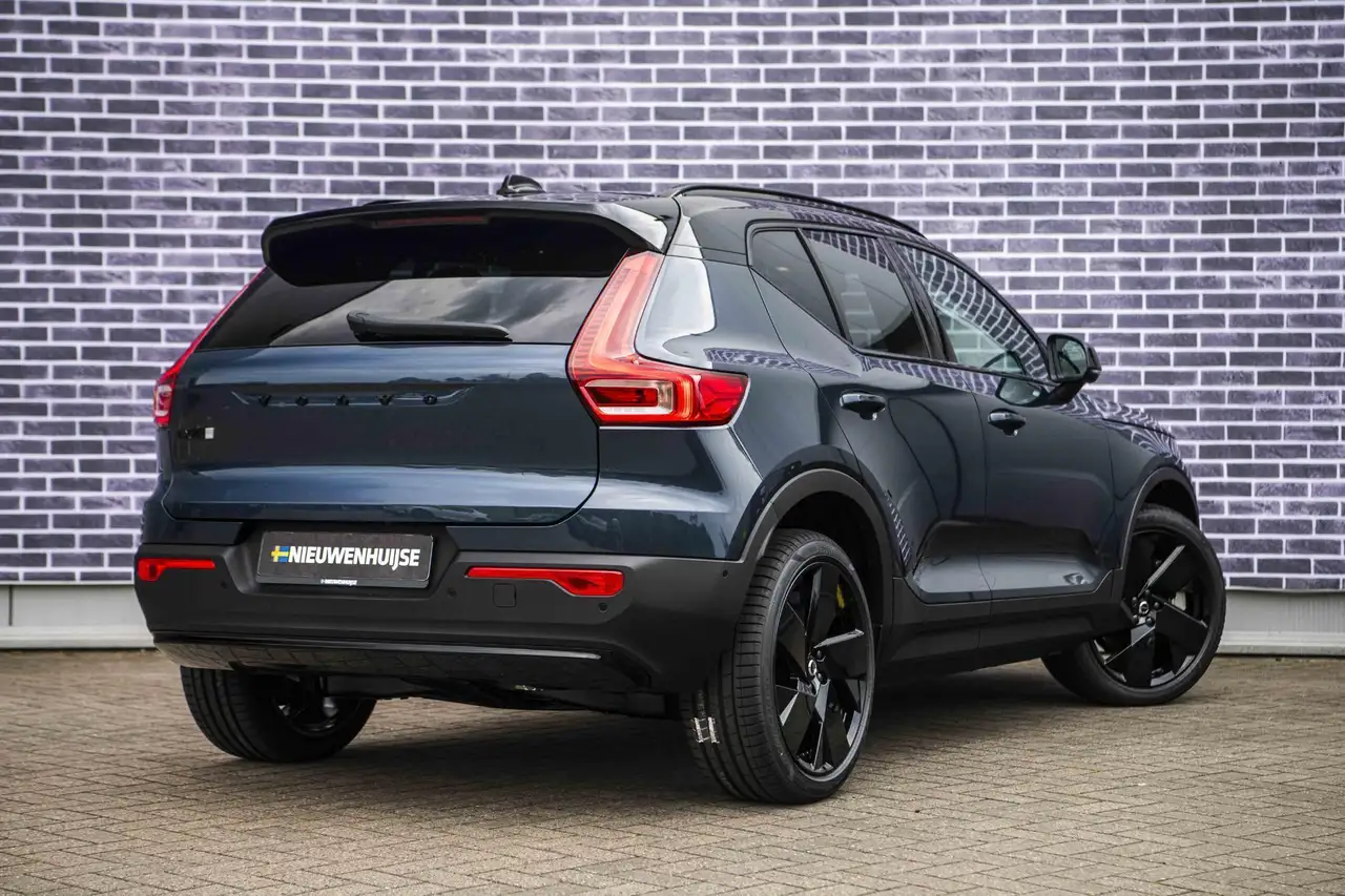 Volvo EX40 2026