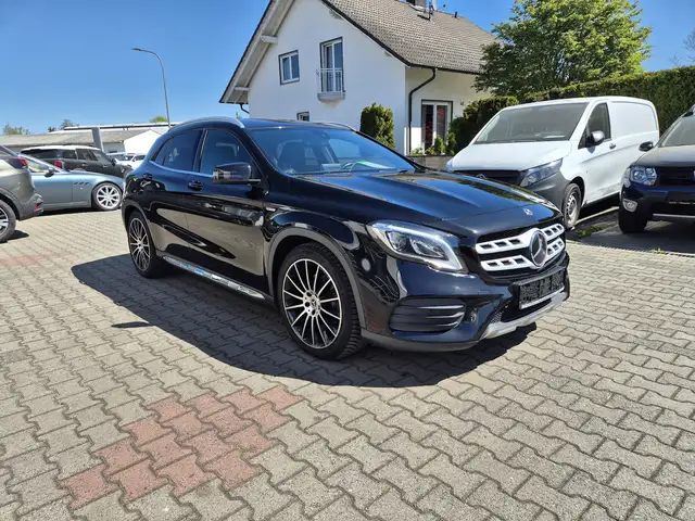 Mercedes-Benz GLA 220 d 4M AMG Line Navigation, DISTRONIC, LED Scheinwer
