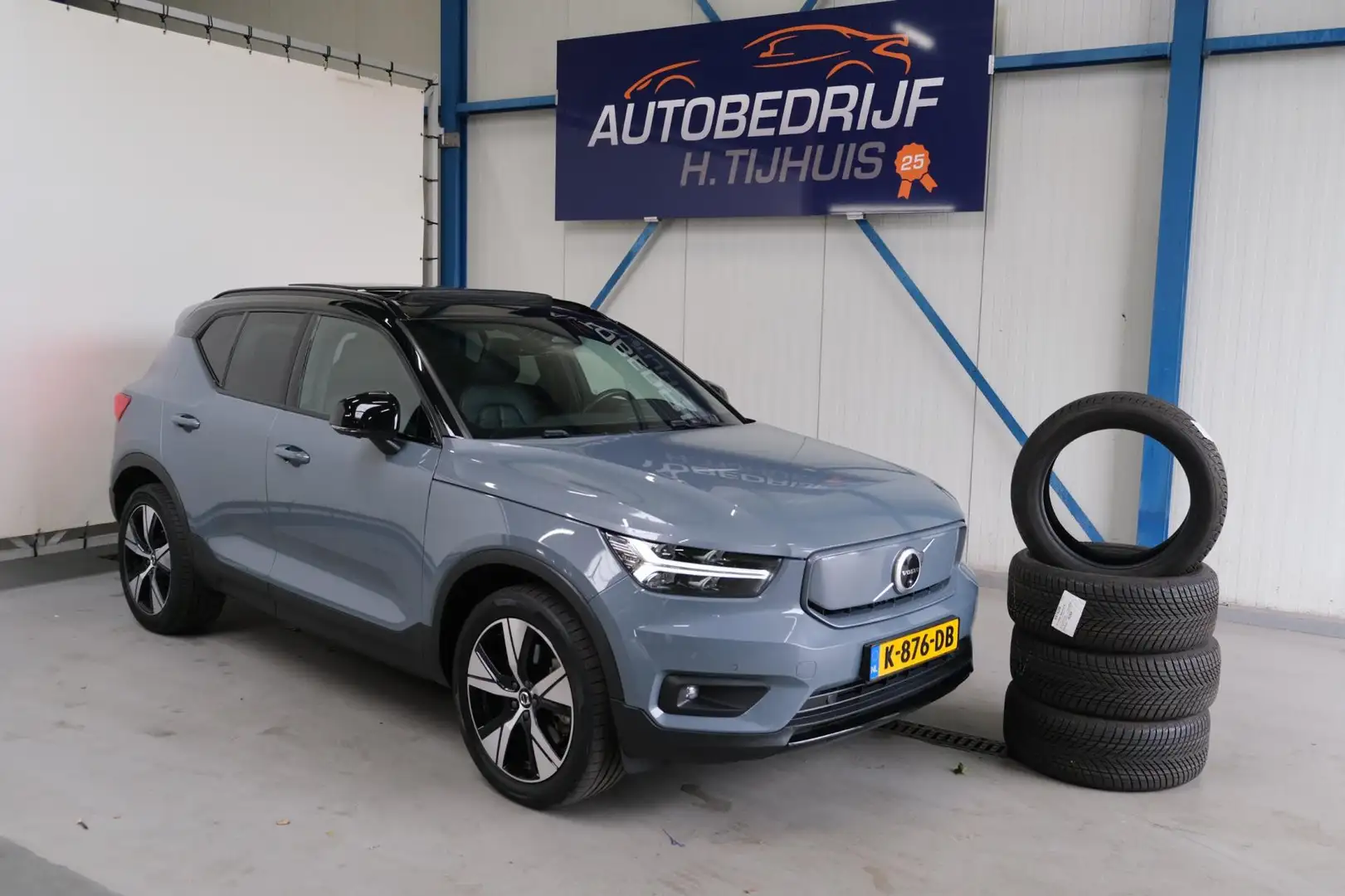 Volvo XC40 Recharge P8 AWD R-Design Grijs - 1