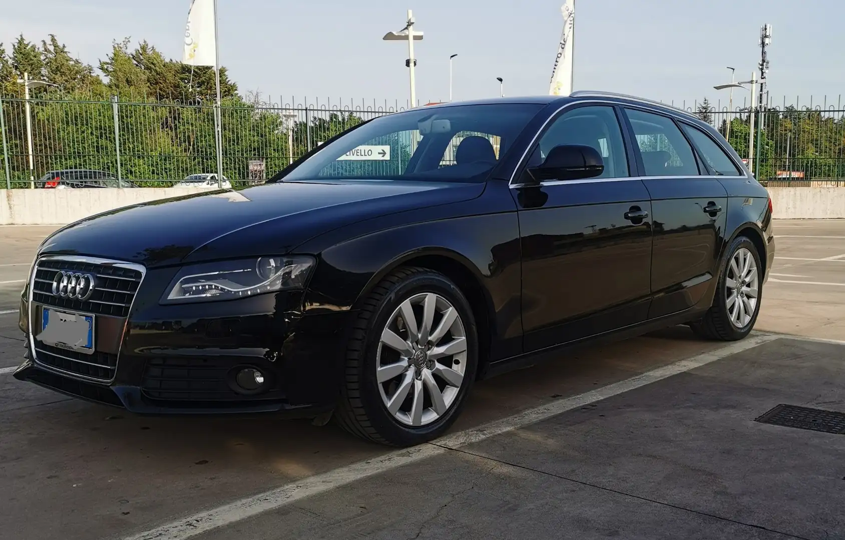 Audi A4 Avant 2.0 tdi Ambiente fap - 2