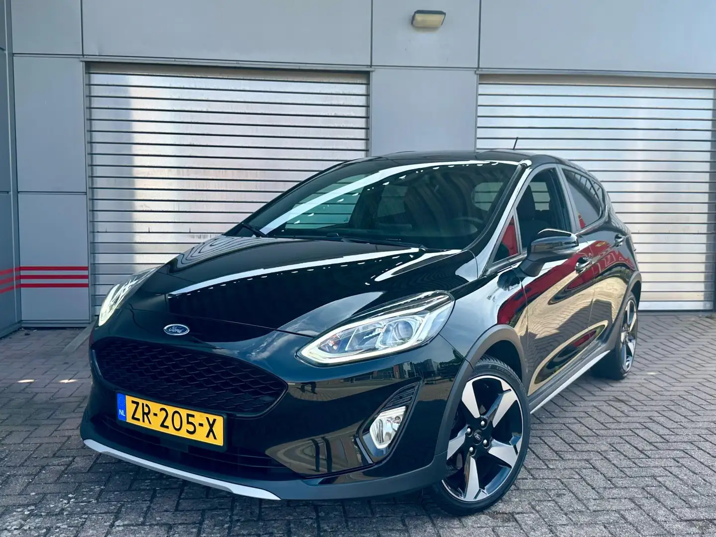 Ford Fiesta 1.0 EcoBoost Active Automaat Zwart - 1