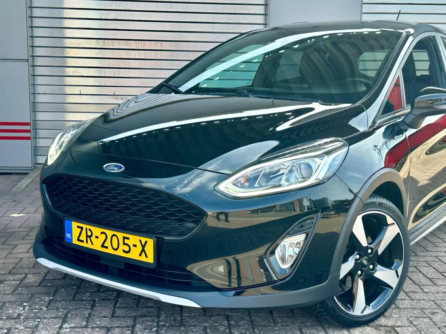 Ford Fiesta 1.0 EcoBoost Active Automaat Zwart - 2