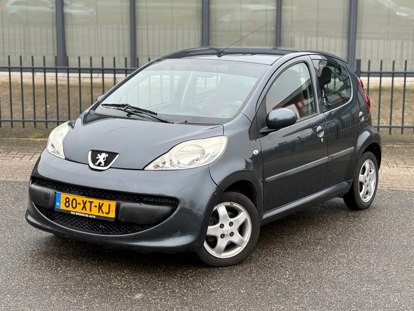 Peugeot 107 1.0-12V XS Urban Move | APK | NAP Grau - 1