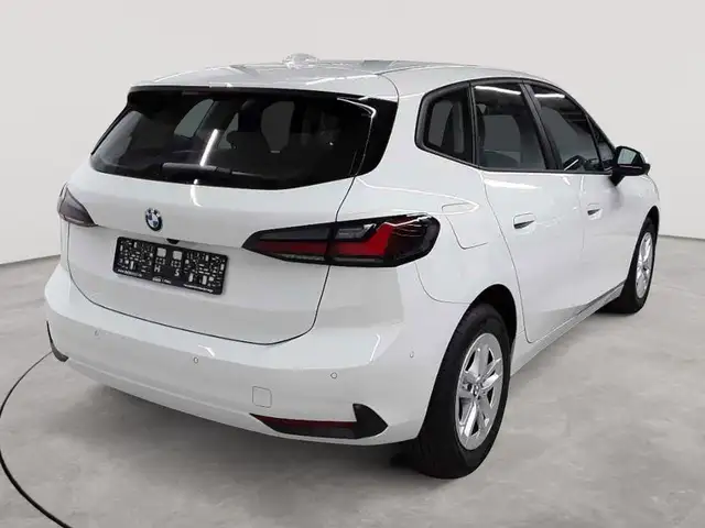 BMW 2 Series view 4
