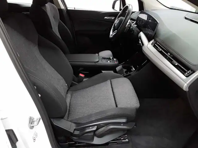 BMW 2 Series view 8