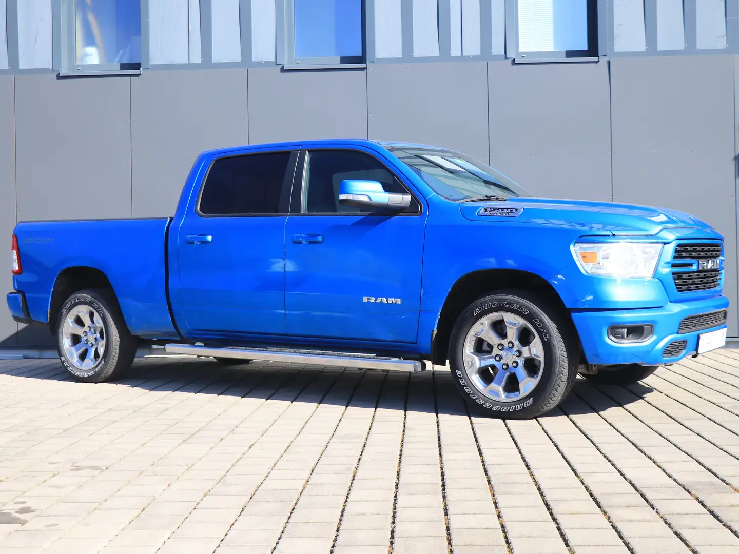Dodge RAM 1500 Bighorn Blau - 1
