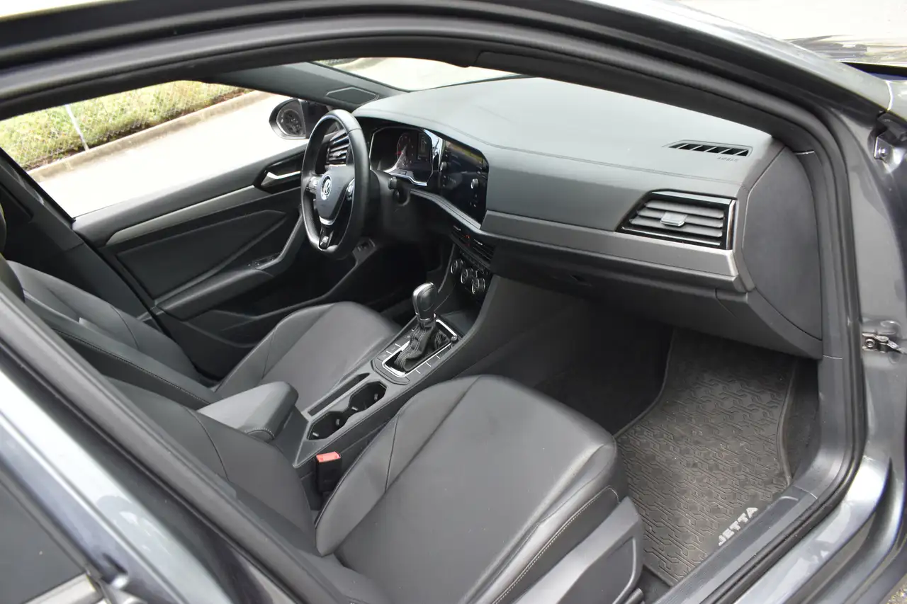 Volkswagen Jetta снимка Volkswagen Jetta