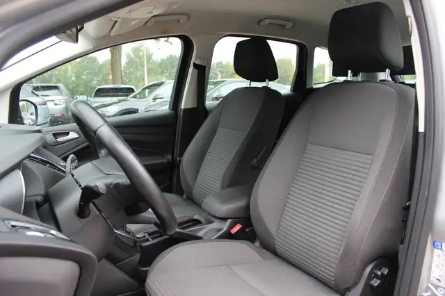 Ford C-Max view 4