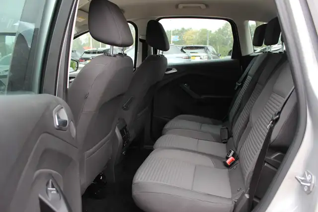 Ford C-Max view 11