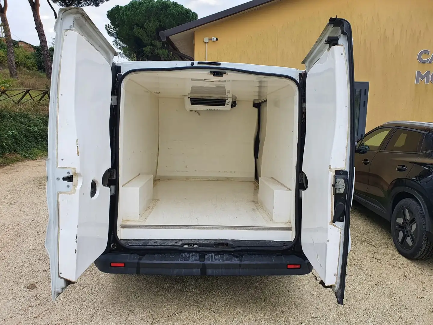 Nissan NV300 ALLESTIMENTO CON FRUPPO FRIGO Bianco - 2