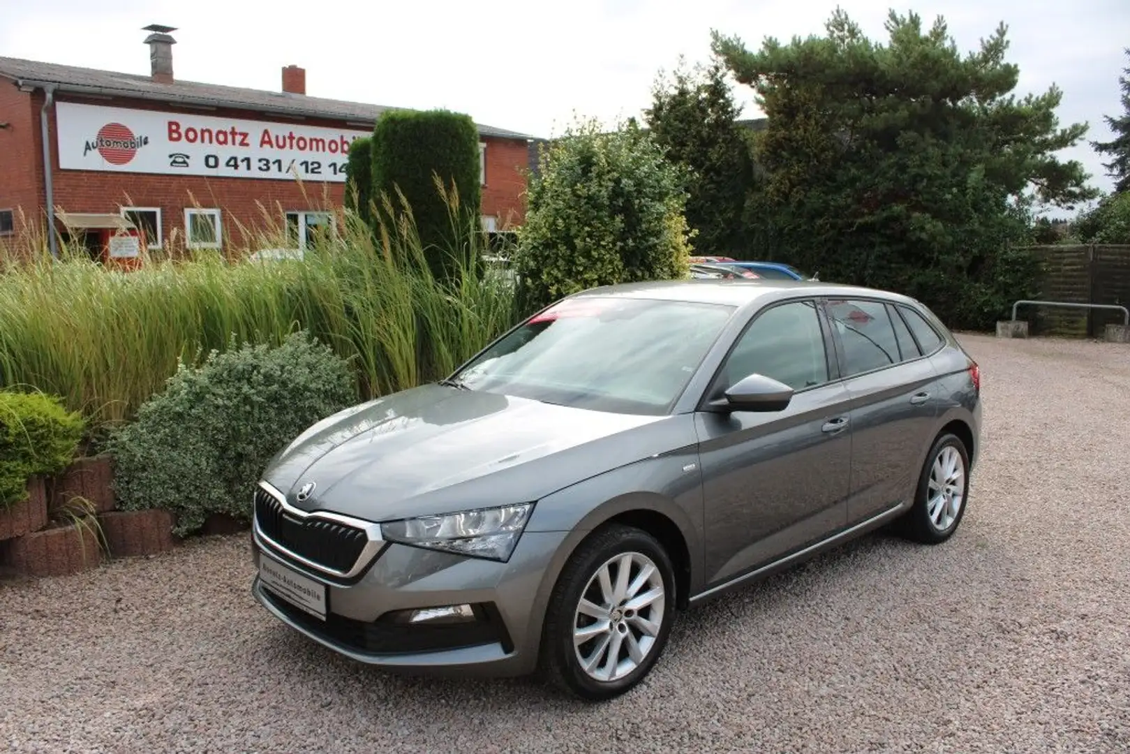 Skoda Scala 1.0 TSI Tour *Klimatr,Sitzhzg,APP,PDC,Alu 17* Grau - 1