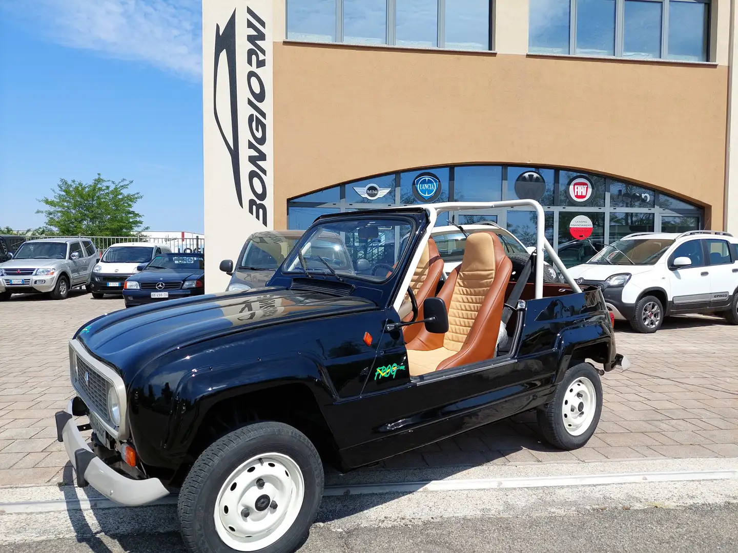 Renault R 4 Frog 4 posti gancio traino italiana targa Roma Schwarz - 1