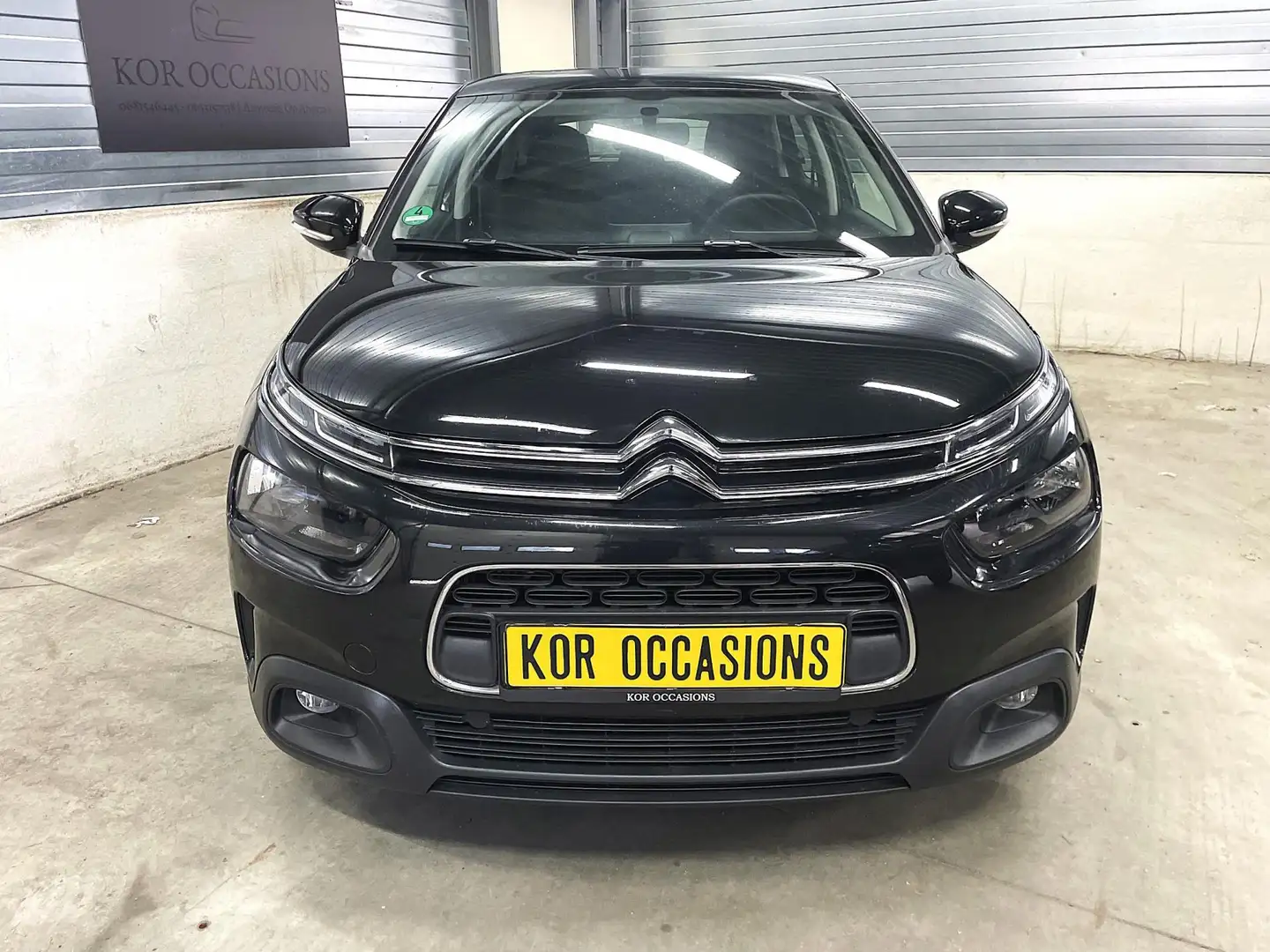 Citroen C4 Cactus 1.2 PureTech Shine 1ste eigenaar carplay navi Zwart - 2