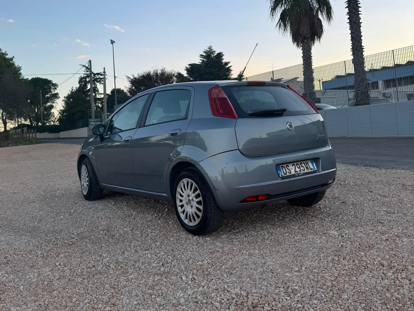 Fiat Grande Punto Grande Punto III 20055p 1.2 Active c/clima 65cv Šedá - 1