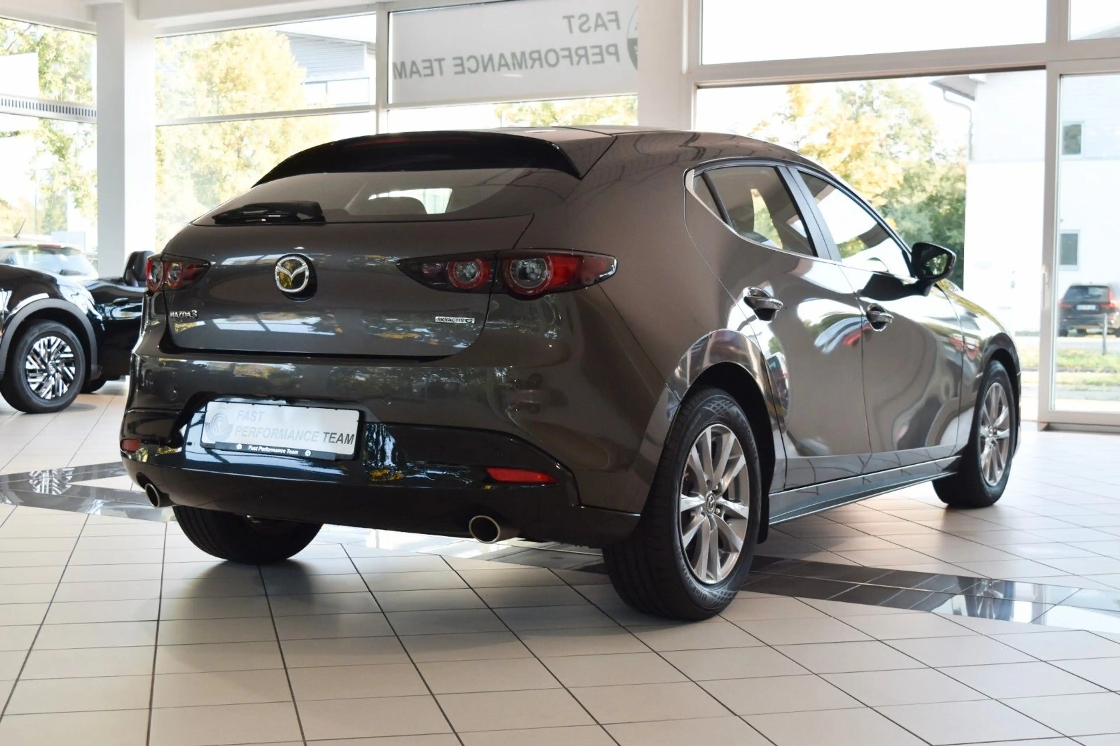 Mazda 3 SKYACTIV-G 2.0 M HYBRID~SELECTION~1.Hand — photo 4