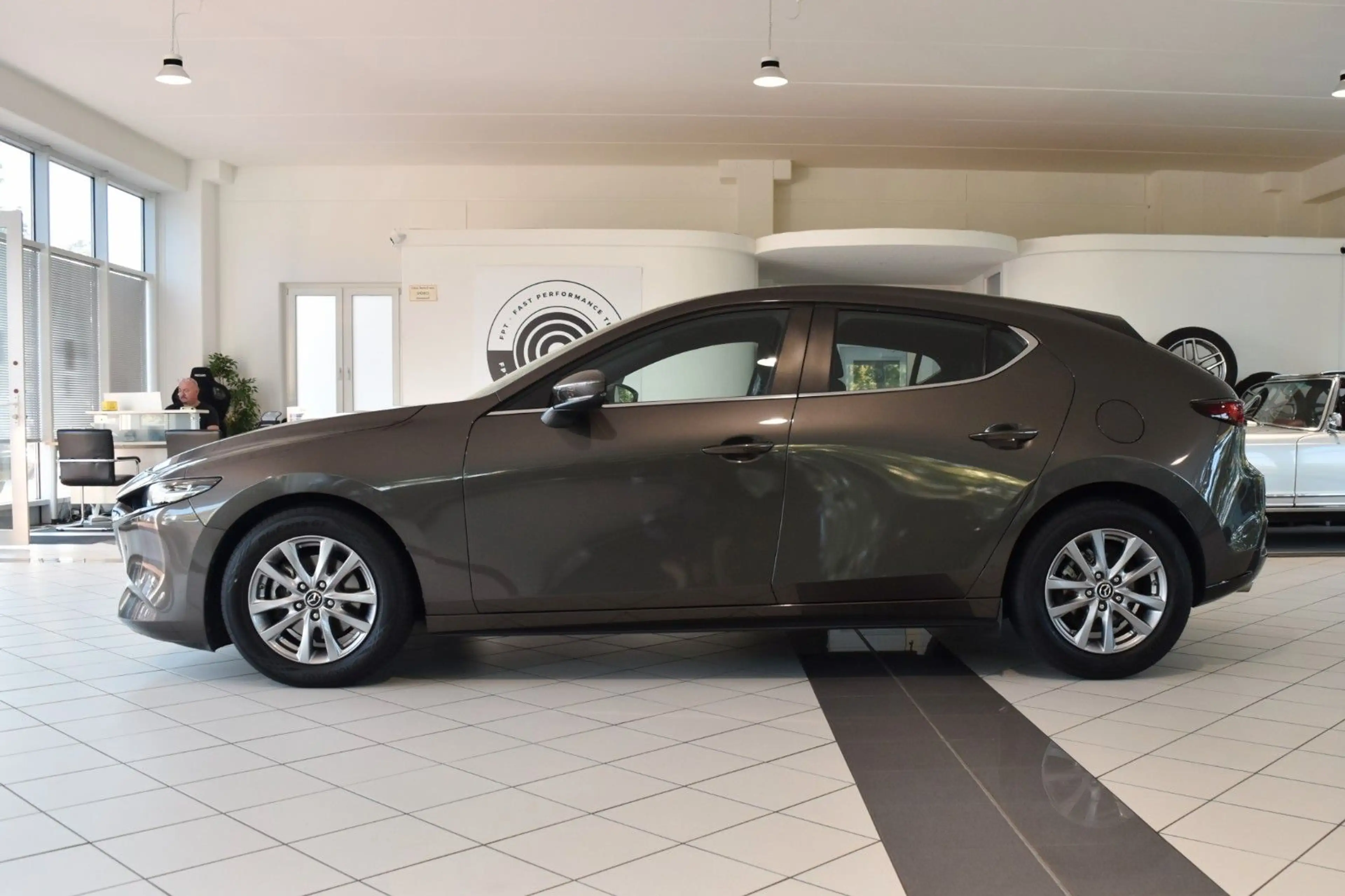 Mazda 3 SKYACTIV-G 2.0 M HYBRID~SELECTION~1.Hand — photo 5