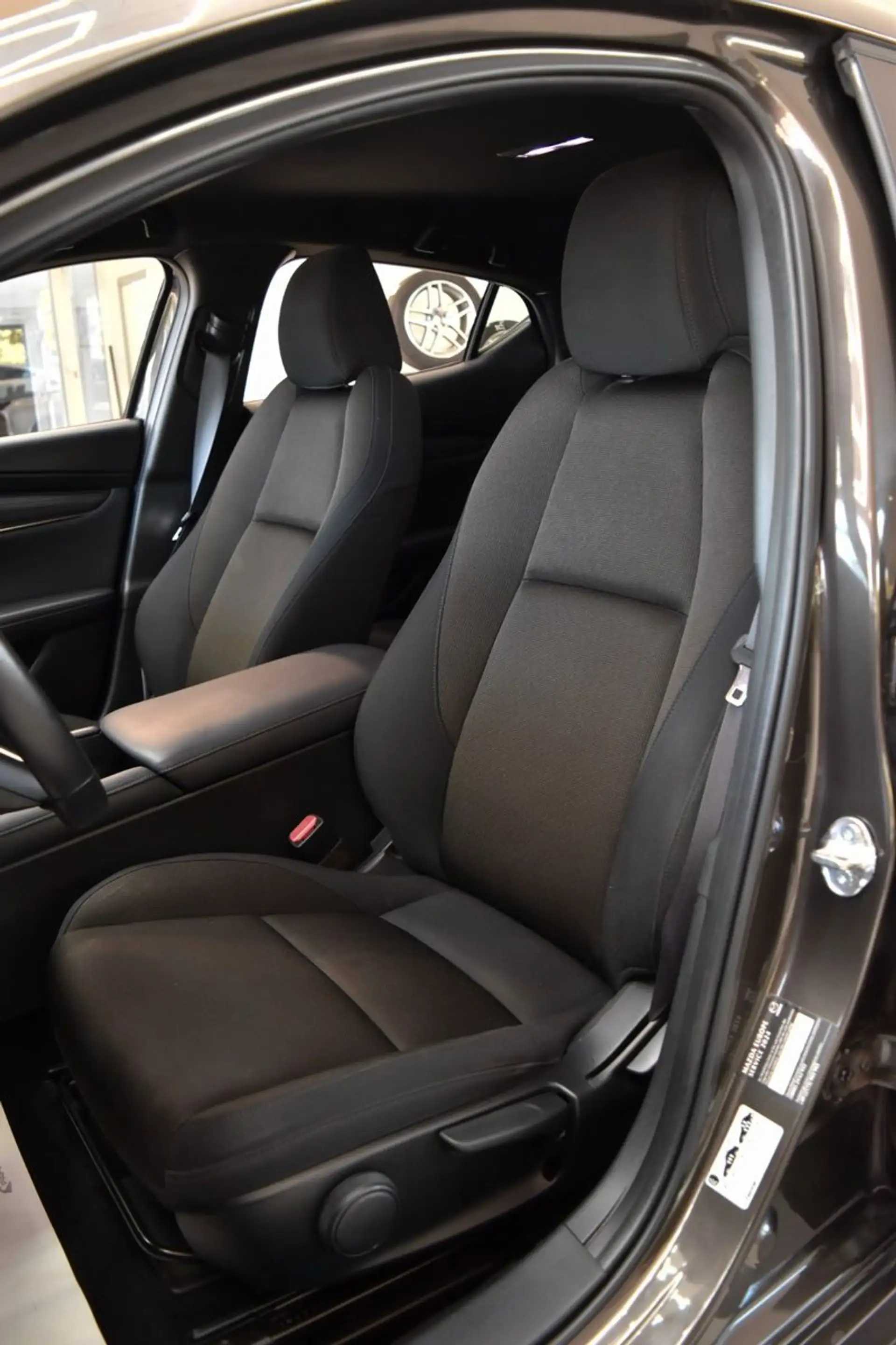 Mazda 3 SKYACTIV-G 2.0 M HYBRID~SELECTION~1.Hand — photo 14