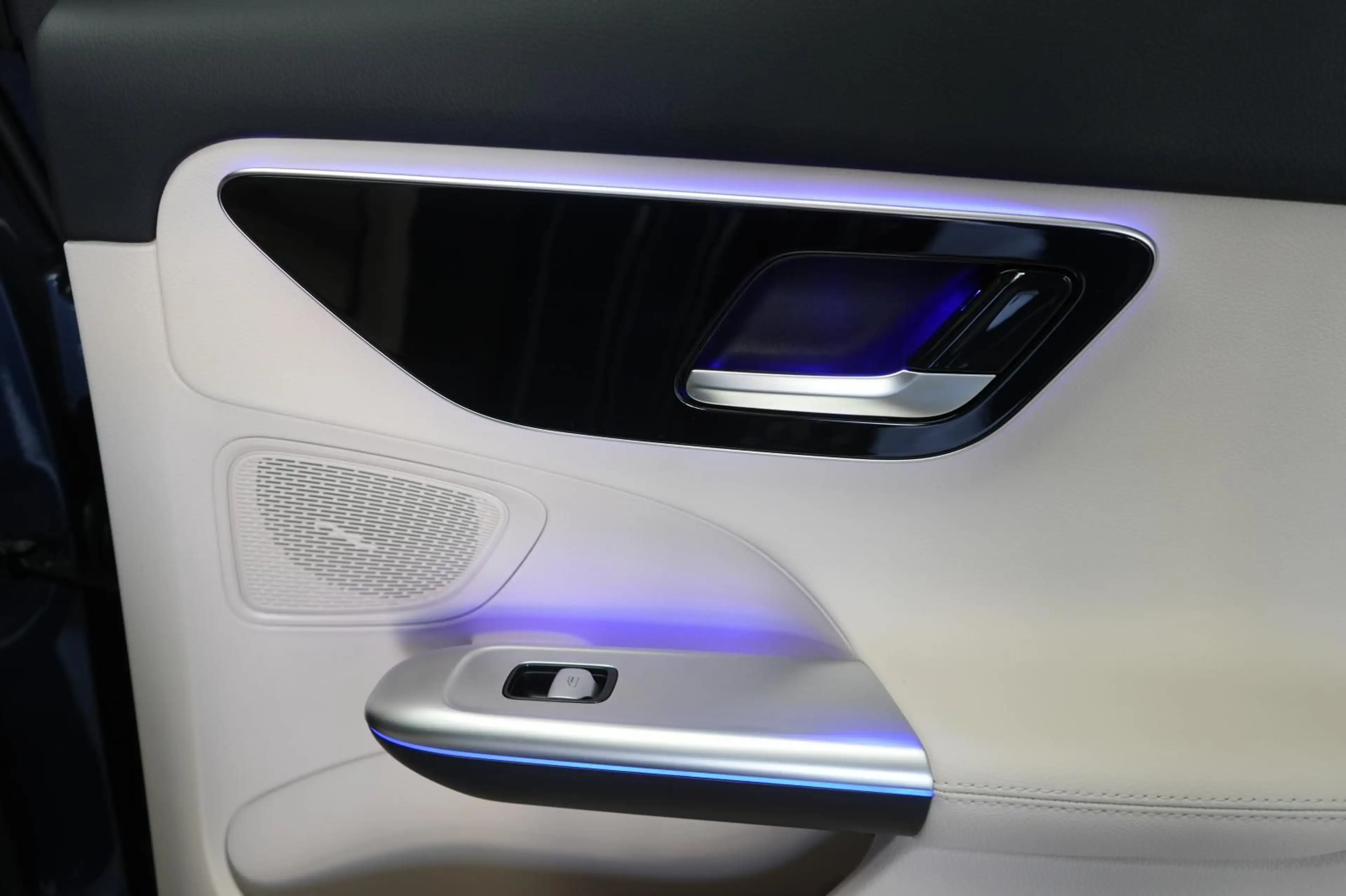 Mercedes-Benz C 220 d 4Matic T Avantgarde Leder/Distronic/HUD/ — photo 14