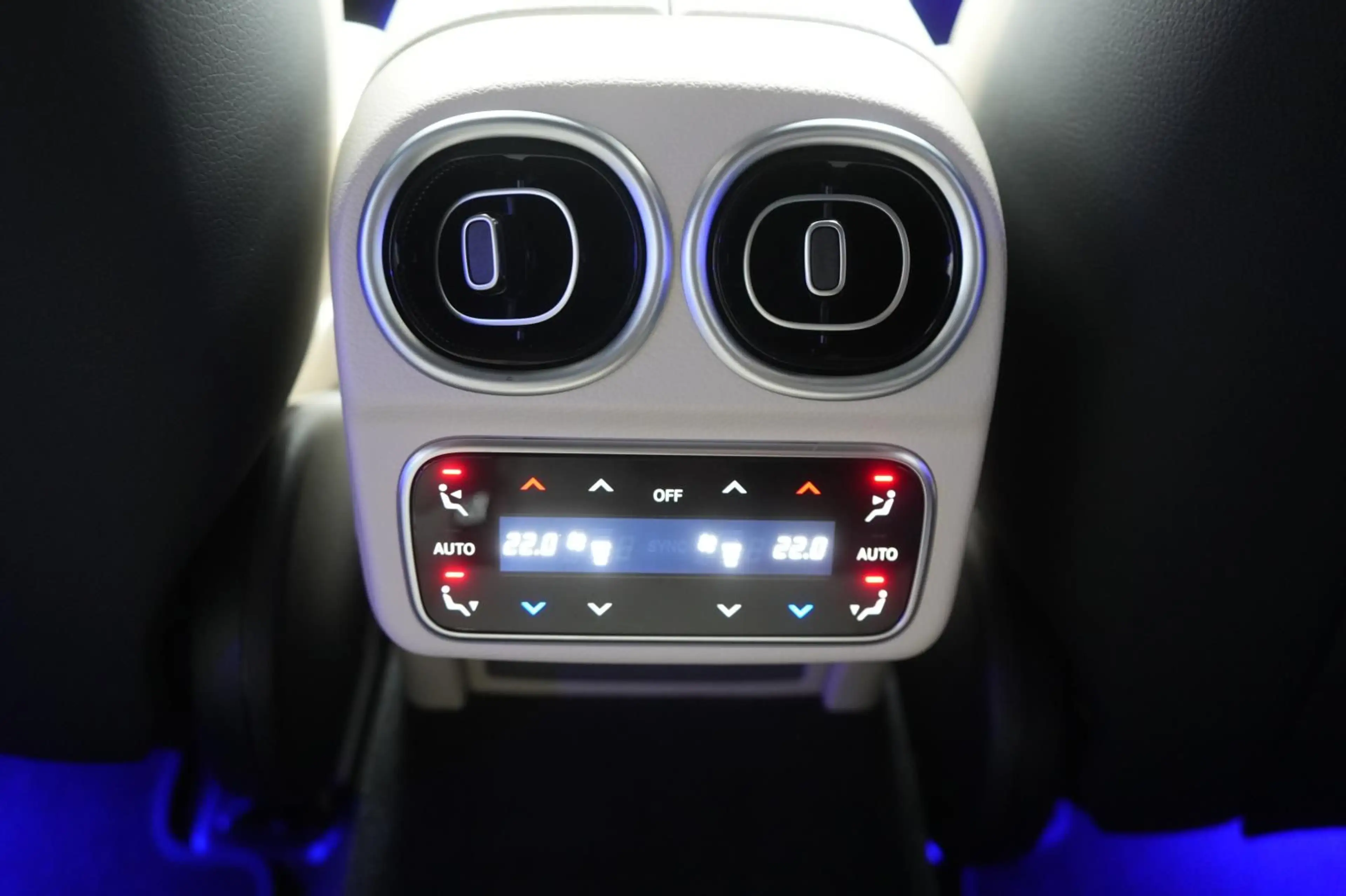 Mercedes-Benz C 220 d 4Matic T Avantgarde Leder/Distronic/HUD/ — photo 15