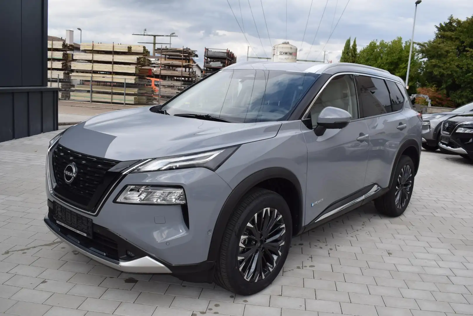 Nissan X-Trail 1.5 VC-T ePower e4ORCE 4x4 Tekna Šedá - 2