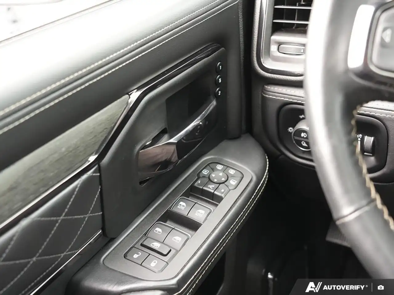 RAM 2500 снимка RAM 2500