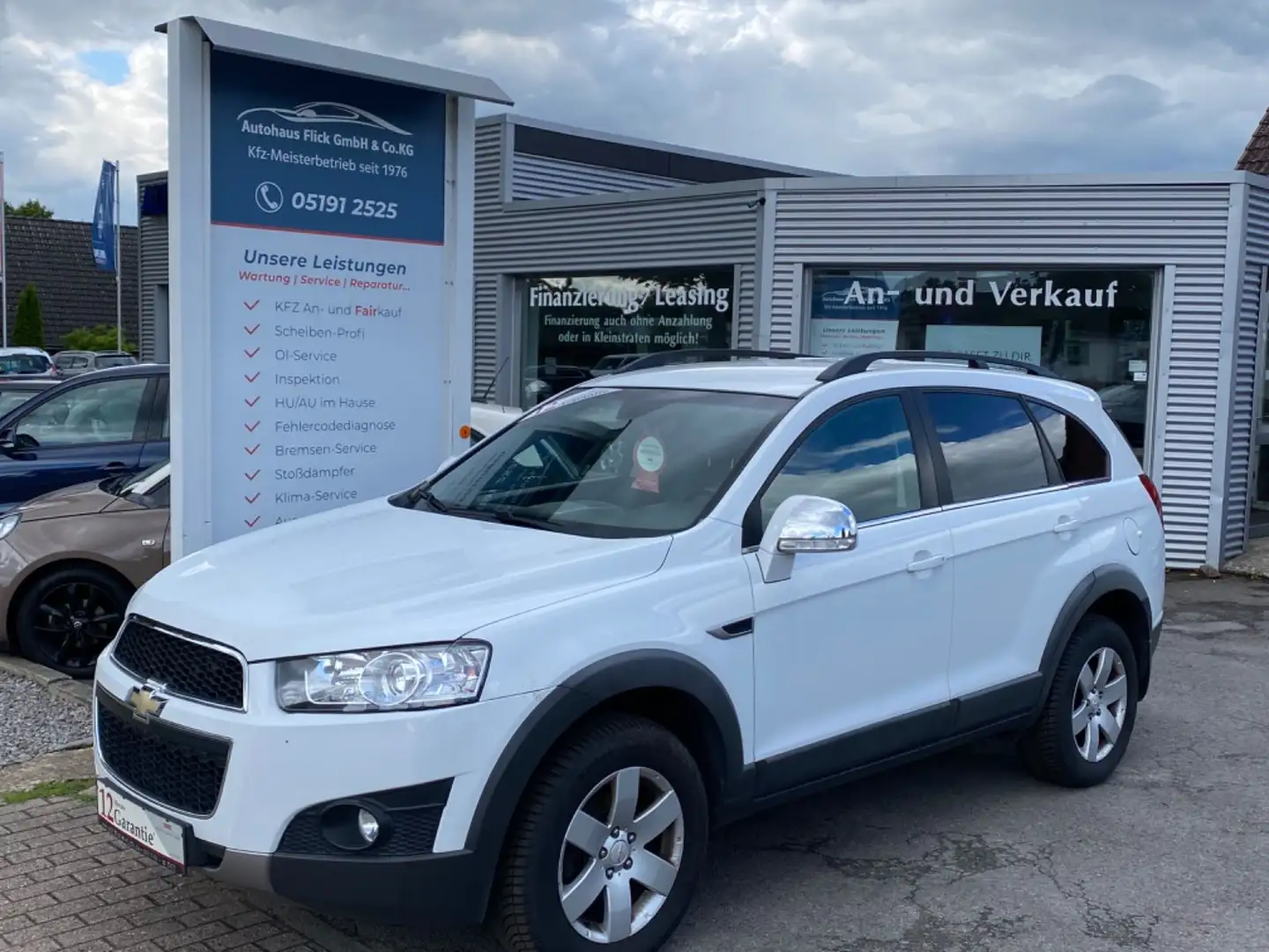 Chevrolet Captiva 2.4 LT 2WD/Leder/ALU/PDC/Tempom/7 Sitzer Biały - 1