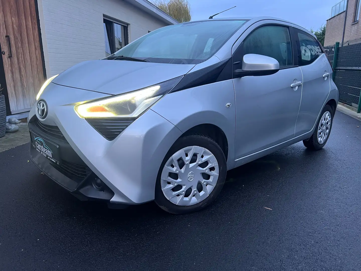 Toyota Aygo X Automaat/ 1e eigenaar/ Camera/ Fabrieksgarantie Argent - 1